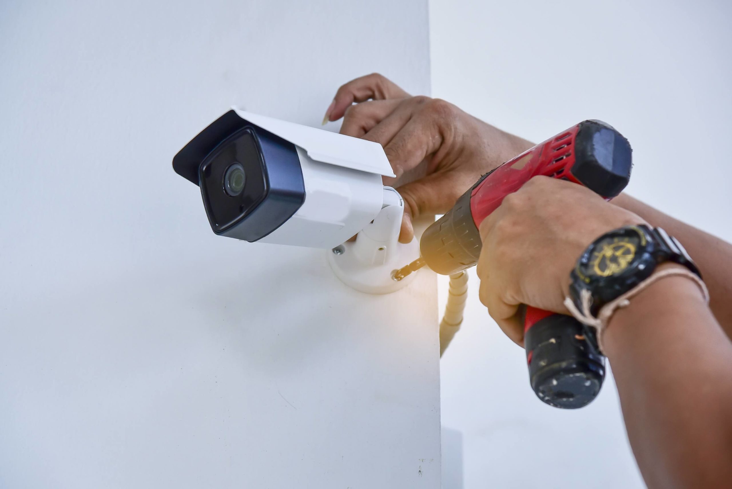 Advantages & Disadvantages of Using Security Camera Installation
